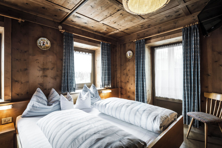 Bedroom 5, Pension Pcei, Bolzano