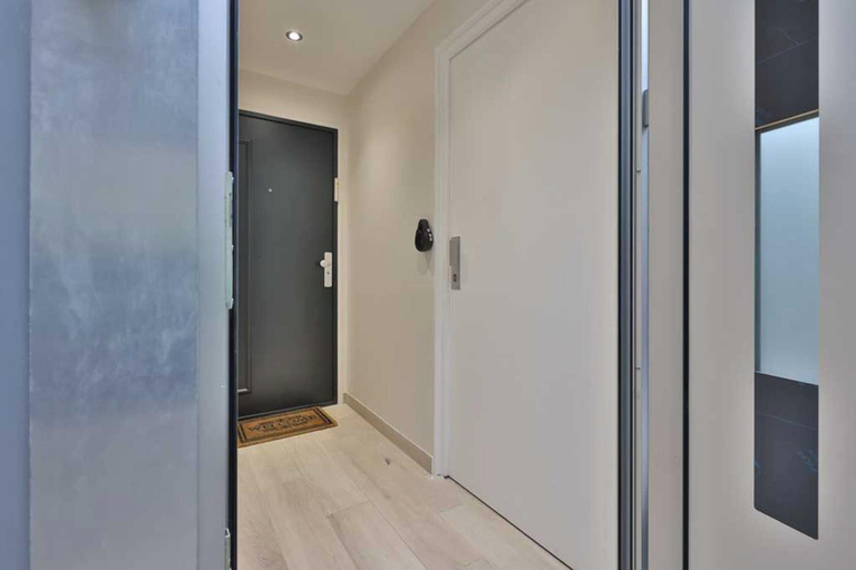 Others 5, Newly renovated appartement Canal de Lourq, Paris