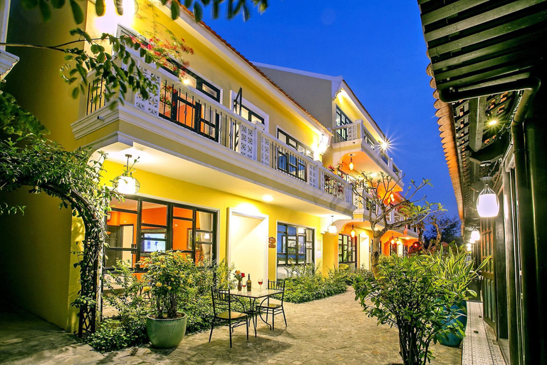 Exterior & Views