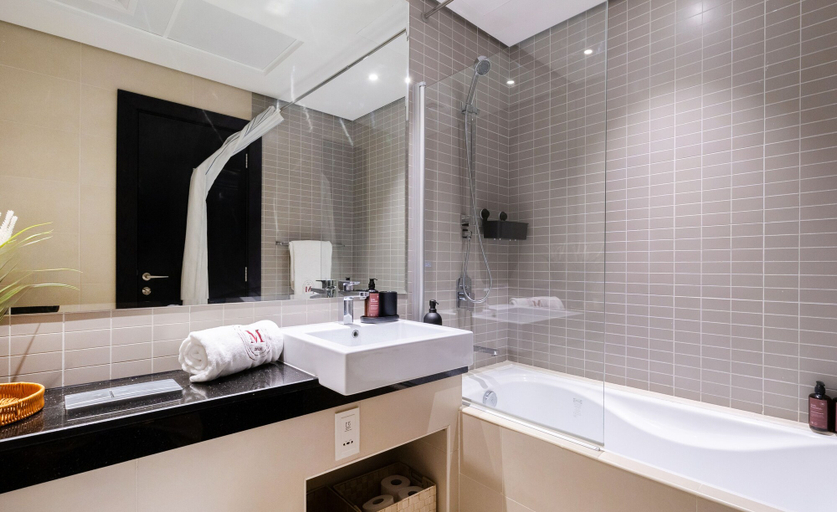 Bathroom, Stylish Marina-Front 2BR | Dubai Marina | Near Top Attractions, Dubai
