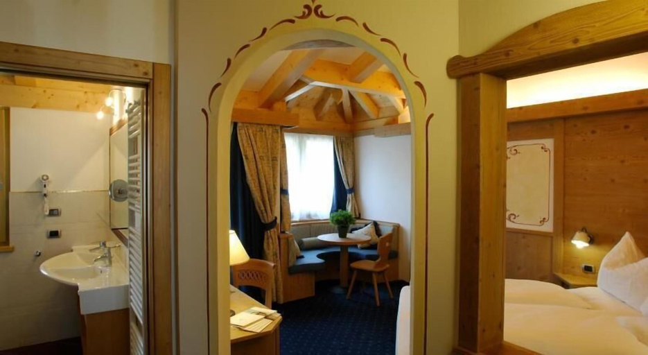 Bedroom 3, Nivis Hotel, Trento