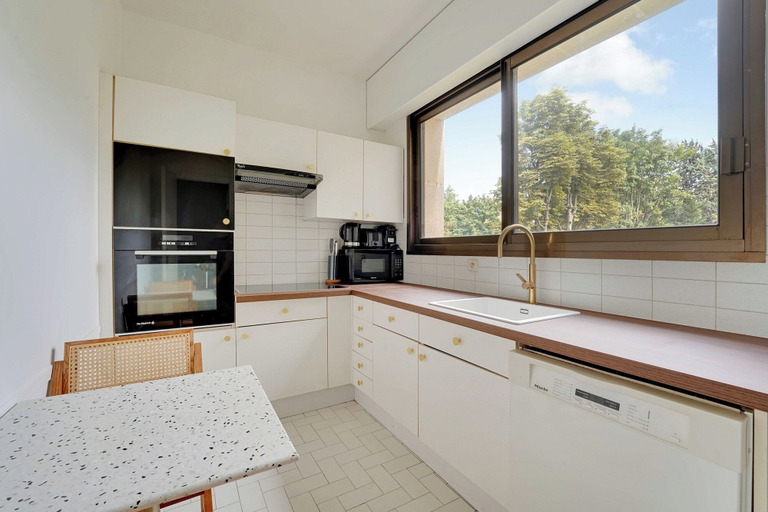 Private kitchen, Modern apt With Balcony-2br/6p-neuilly-sur-seine, Hauts-de-Seine