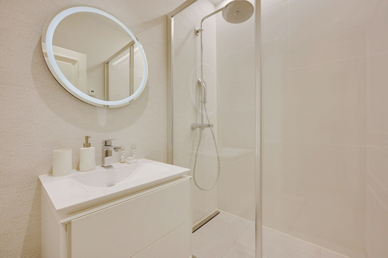 Bathroom 4, Superb apartment with terrace 2BR 4P Trocadero, Paris