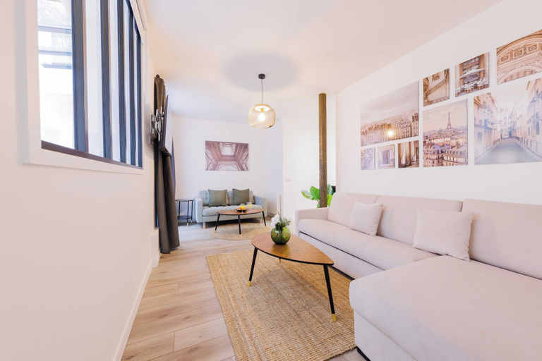 Living area 3, Spacious apartment - 2BR/6P - Pigalle - SoPi, Paris