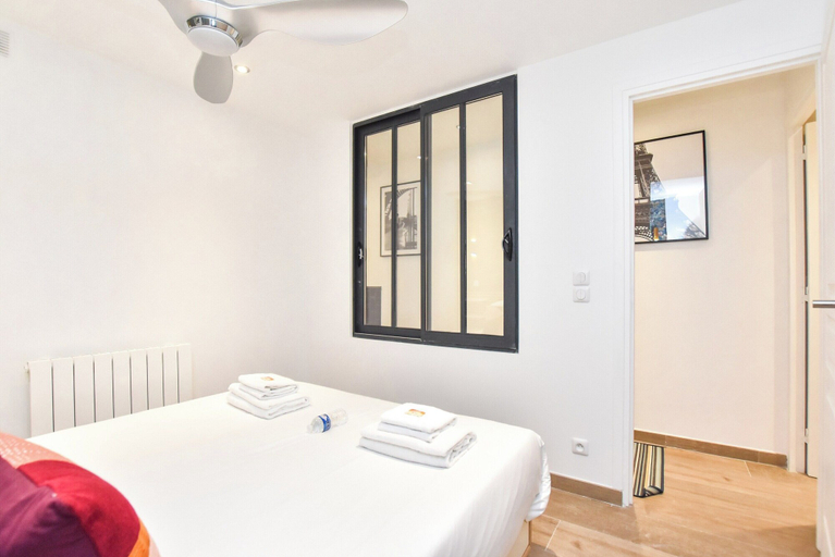 Room 4, Cosy Apartment for 10 People, Paris