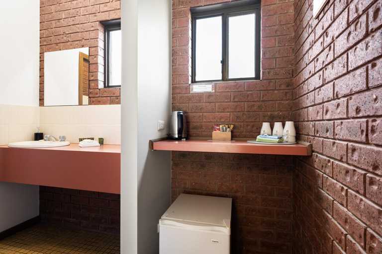 Bathroom 3, The Harrietville Snowline Hotel, Alpine - East