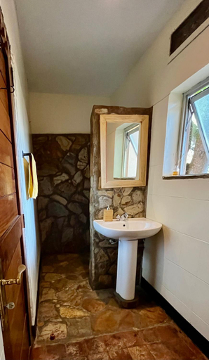 Bathroom 2, ViaVia Entebbe, Entebbe