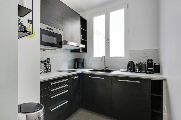 Private kitchen, Elegance and Comfort With A/C - Arc de Triomphe, Paris
