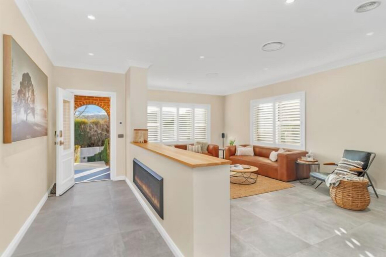 Others 5, Hall House, Wingecarribee