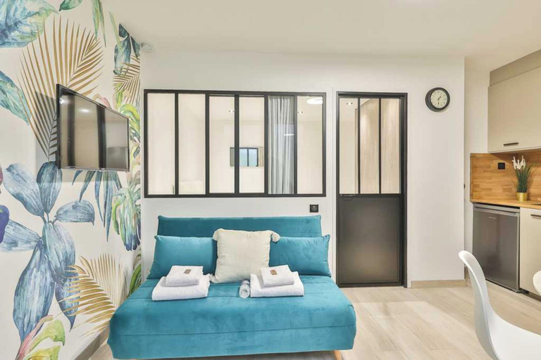 Bedroom 3, Newly renovated appartement Canal de Lourq, Paris