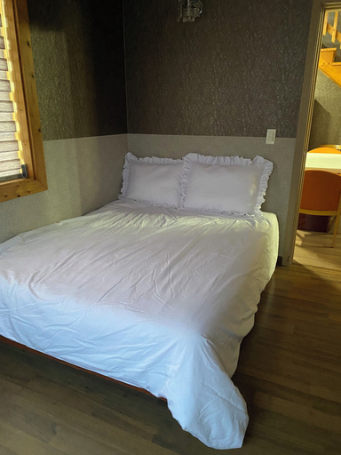 Bedroom 3, American House, Namhae