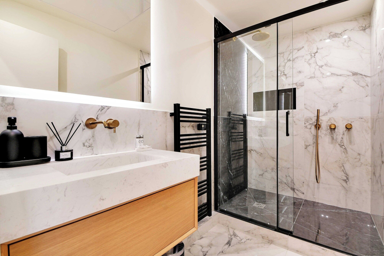 Bathroom 3, Elegant Apartment - 2br/6p - Faubourg-montmartre, Paris