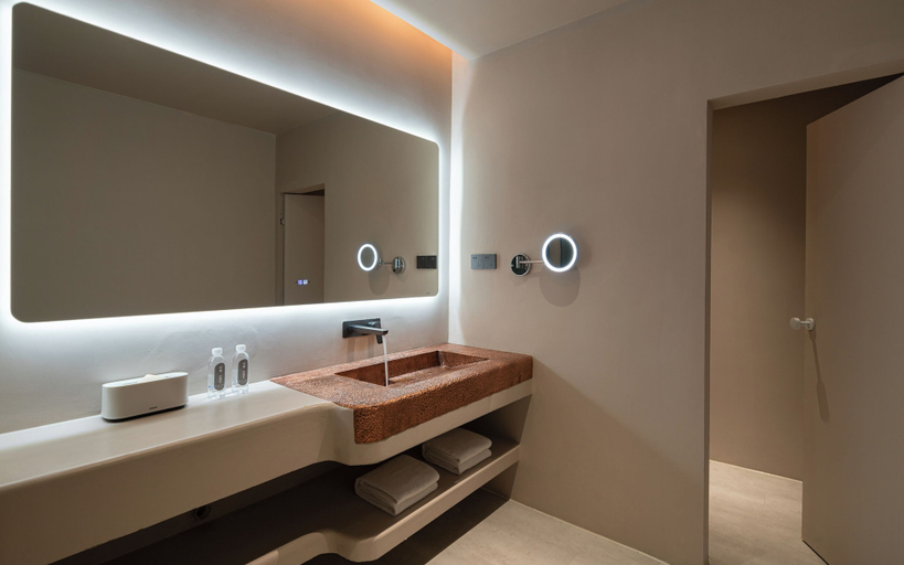 Bathroom 5, Bantang White House, Lijiang