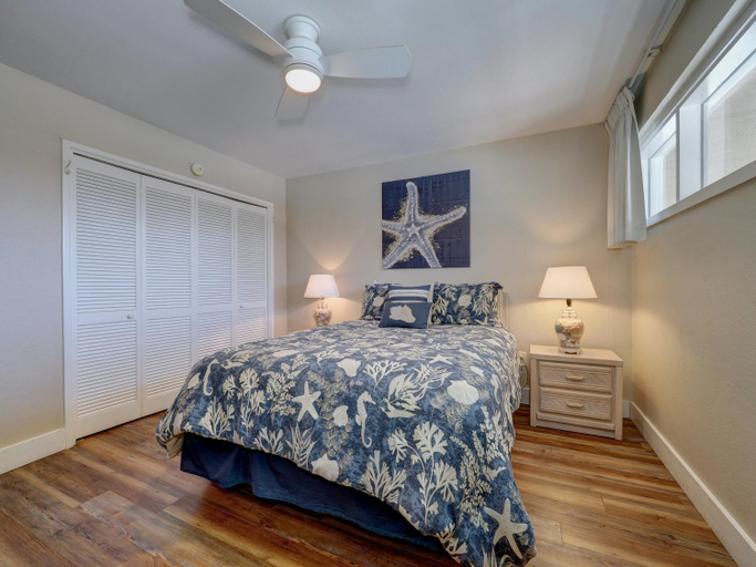 Others 4, On the Beach Beachfront Condo Direct View & Access to Beach Heated Pool Island House Condominiums Un, Kleberg