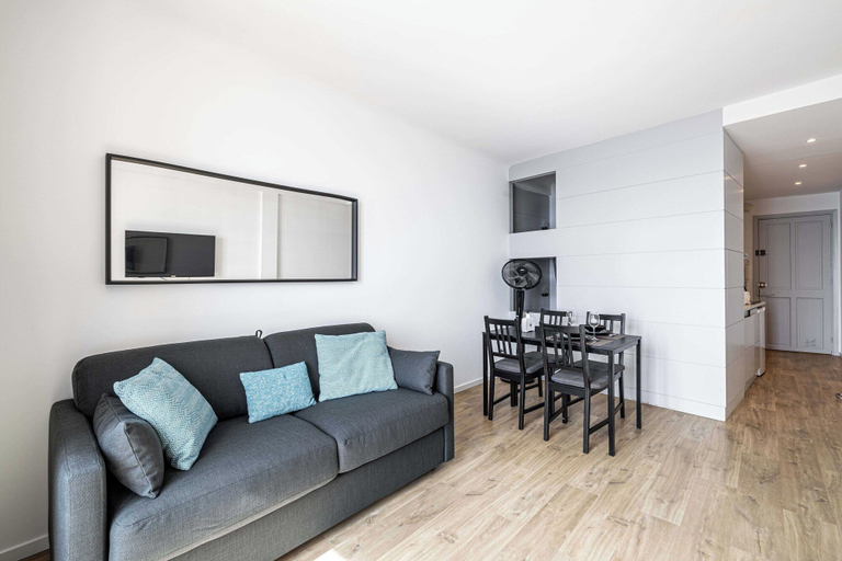 Dining 3, Charming Appt - 1bd/4p- sea View - Antibes Centre, Alpes-Maritimes