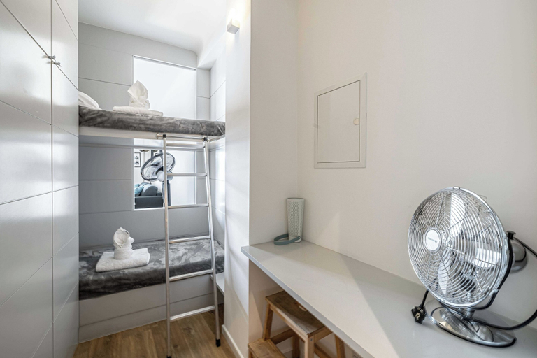 Room 4, Charming Appt - 1bd/4p- sea View - Antibes Centre, Alpes-Maritimes