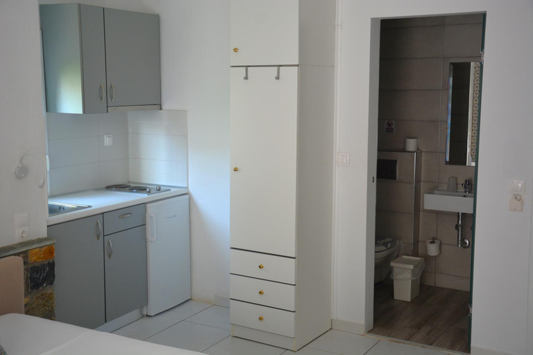 Bathroom 2, Virginia Rooms, Central Macedonia