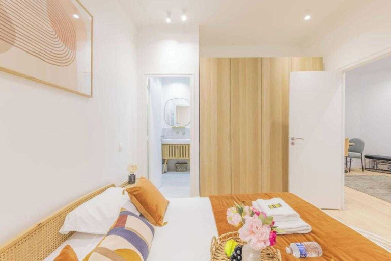 Dining 3, Apartment With 1 Room in Batignolles, Paris
