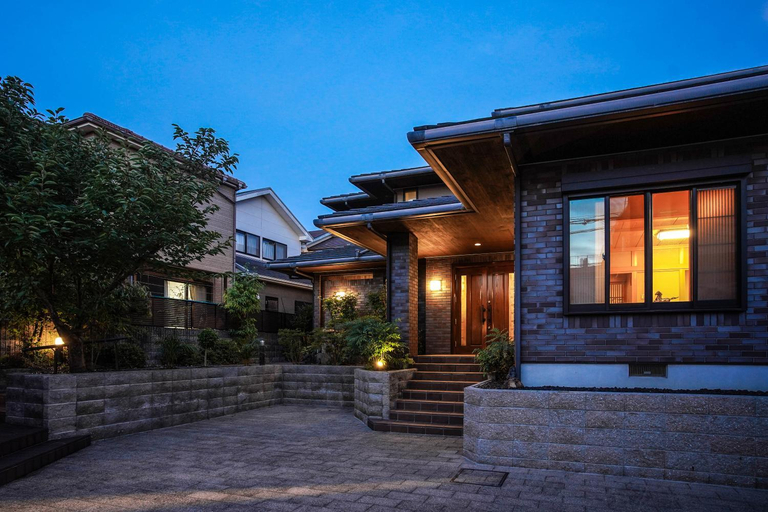 Exterior 18