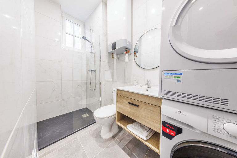 Bathroom, Cosy Apartment - 2br/5p - Jardin du Luxembourg, Paris