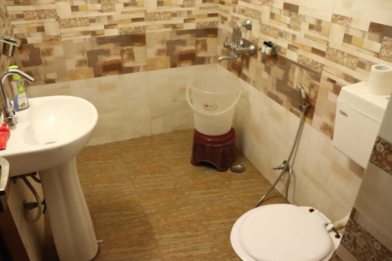 Bathroom 5, Deodar Cottage | Scenic View, next to nature!, Dehradun
