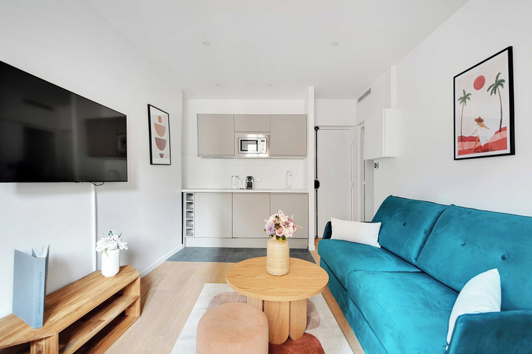 Living area 4, Peaceful Apartment - 1br/4p - Sacre Coeur, Paris