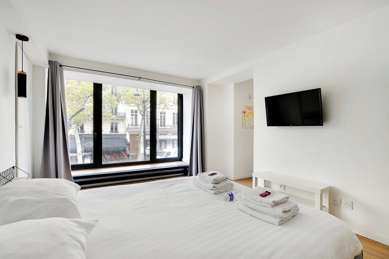 Room 2, Appartement in the Heart of Paris Opera, Paris