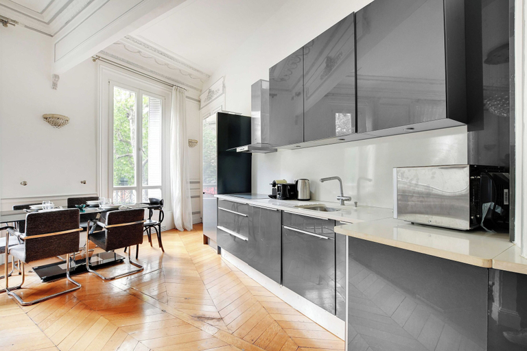 Private kitchen, Magnificent Appt - 2bd/4p - Champs-elysees/alma, Paris