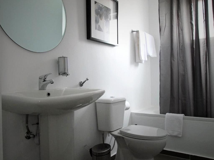 Bathroom 3, Pasithea Holiday Apartments, Larnaca