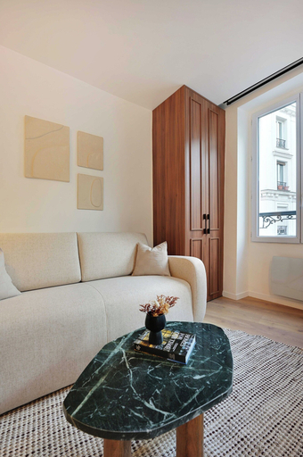 Living area 3, Elegant Apartment - 1br/4p - Sacre-coeur, Paris