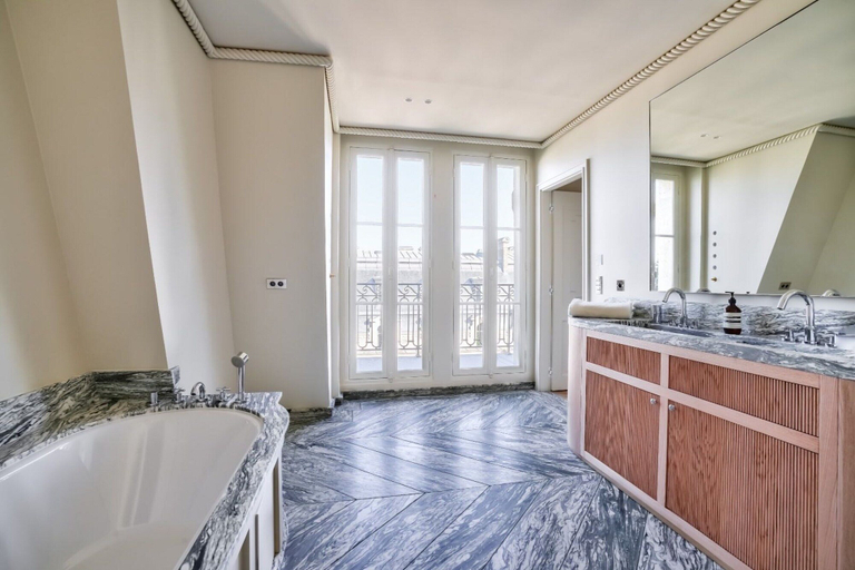 Bathroom 3, Exceptional Duplex - 4bed/8p - Eiffel Tower View, Paris