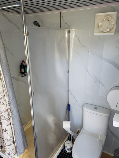 Bathroom 4, 250kFarm, Brevard
