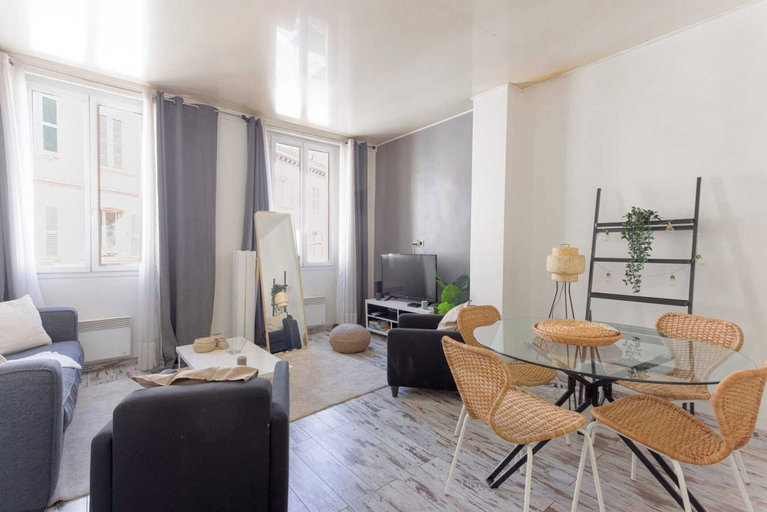 Living area 3, Elegant Flat in Cannes 2br-4p, Alpes-Maritimes