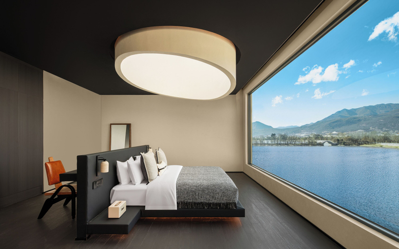 Bedroom 4, Bantang White House, Lijiang