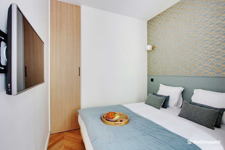 Room 2, Stylish Apartment - 2br/6p - Le Marais, Paris
