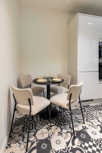 Dining 3, Sublime Apt - 3bd/6p With AC - Victor Hugo/16e, Paris