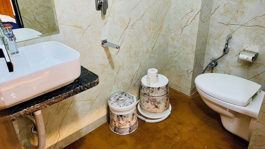 Bathroom 4, Hotel Pravasa Stay, Dewas Naka, Indore