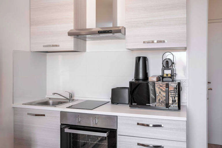 Private kitchen, Renovated Cozy Studio in Cannes - 2 Persons, Alpes-Maritimes