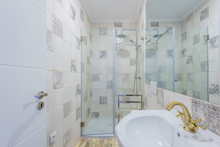 Bathroom 3, Bela Vista C in Lisboa, Lisbon