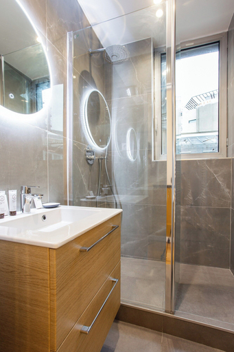 Bathroom 3, Charming Apartment - 3br/6p - Faubourg-du-roule, Paris
