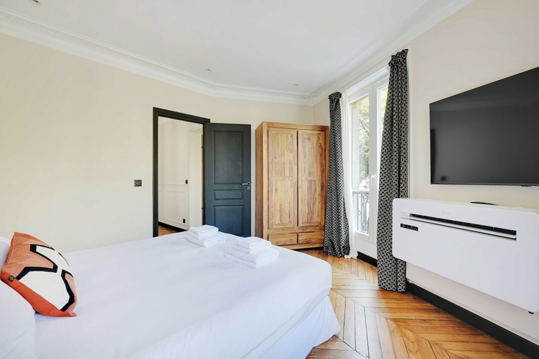 Room 5, Charming apt - 2br/6p - Ternes/ Arc de Triomphe, Paris