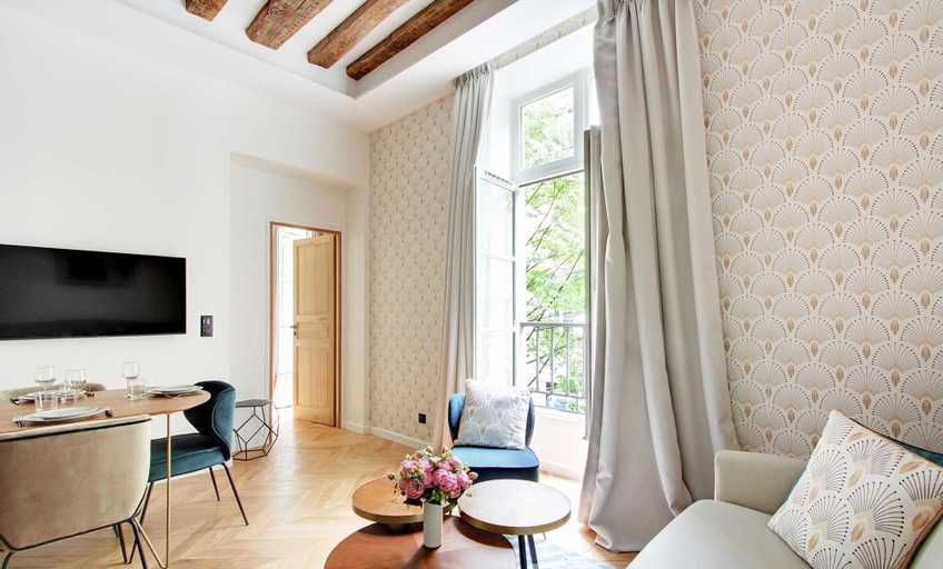 Living area 5, Stylish Apartment - 2br/6p - Le Marais, Paris