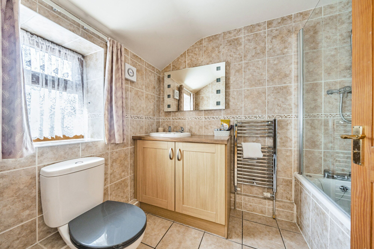 Bathroom 3, Golden Fleece, Somerset