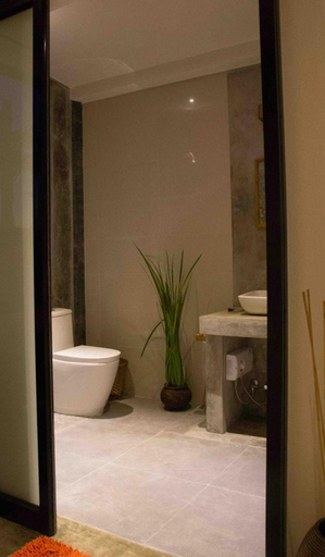 Bathroom 28