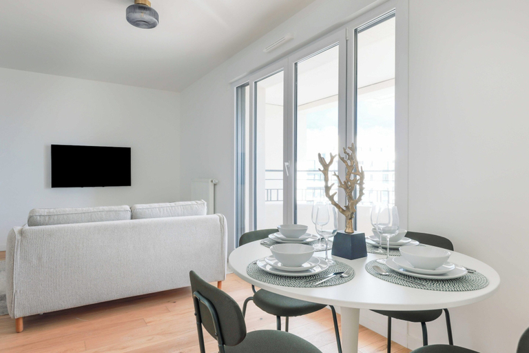 Dining 4, Elegant Apartment - 1br/4p - St-ouen-sur-seine, Seine-Saint-Denis