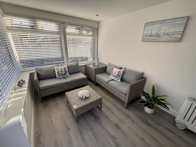 Living area 5, 2-beds, Sleeps 4 w/ Parking, 15 Mins to St Andrews, Fife