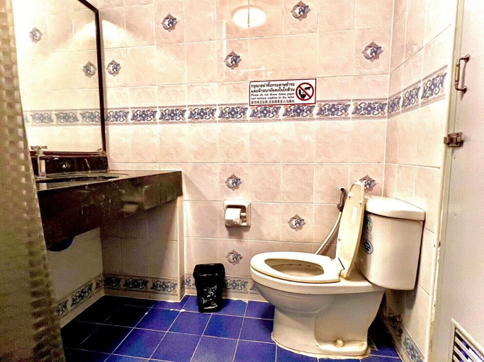 Bathroom 23