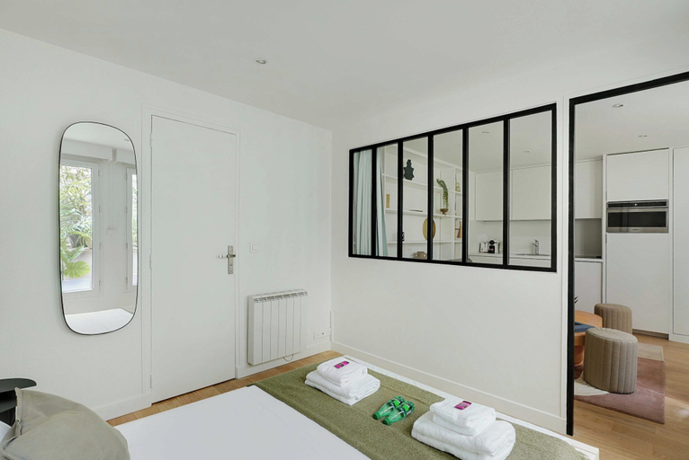 Room 5, Magnificent Apartment in Les Halles, Paris