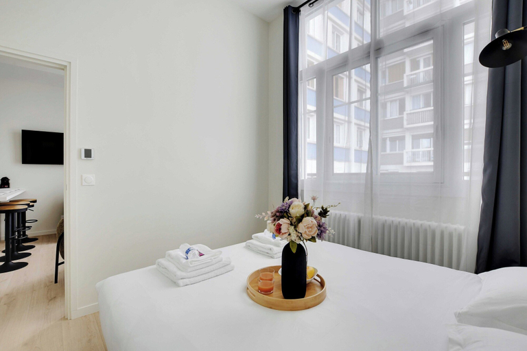 Bedroom 3, Modern Apartment - 2br/6p - Eiffel Tower, Paris