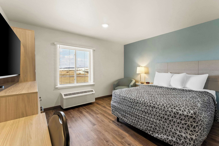 Bedroom 3, Woodspring Suites Easton Nazareth, Northampton